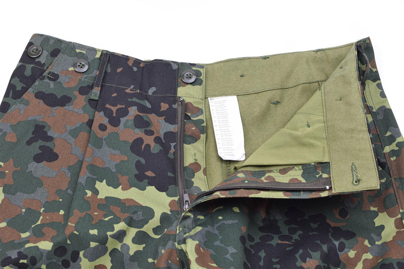 Normale Cargo-Feldhose der Marke Mil-Tec im Stil der Bundeswehr in Flectarn-Tarnqualität