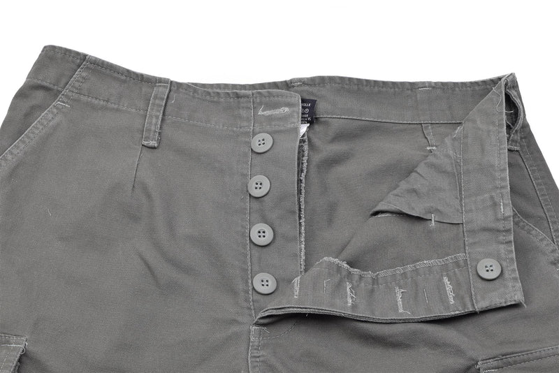 Olivgrüne, vorgewaschene Bermuda-Shorts aus Moleskin der Marke Mil-Tec im Stil der Bundeswehr