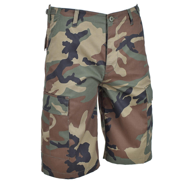 Bermudashorts im Militärstil der Marke Mil-Tec im Woodland-Camouflage-Look, Cargo-Shorts BDU Army