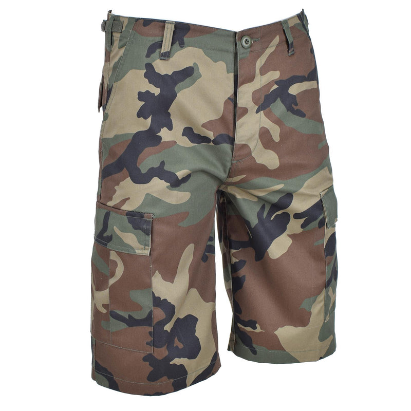 Bermudashorts im Militärstil der Marke Mil-Tec im Woodland-Camouflage-Look, Cargo-Shorts BDU Army