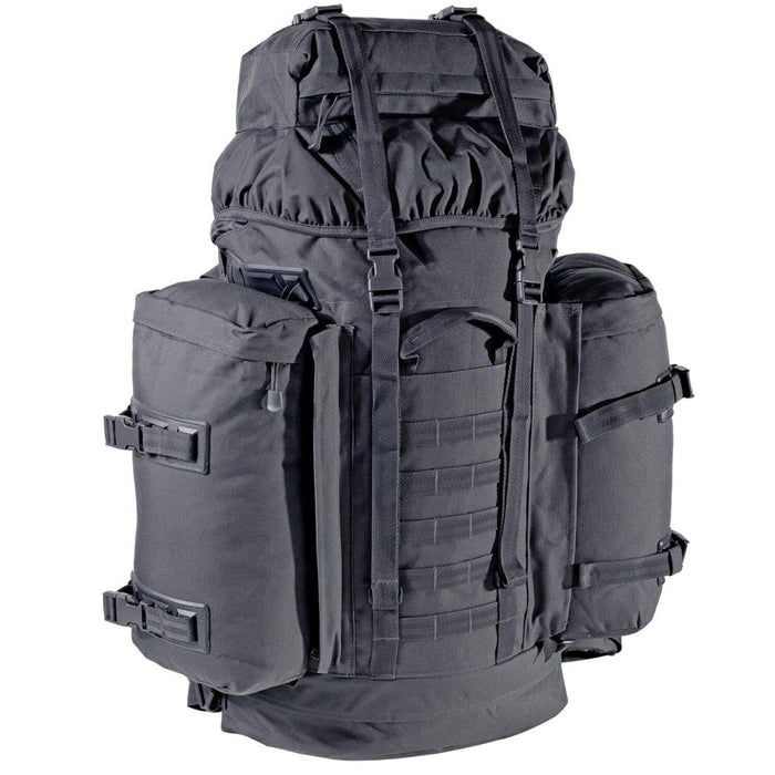 Großer schwarzer A.Blochl Bergwanderrucksack mit mehreren Riemen, Seitentaschen und gepolsterter Schulter- und Hüftstütze.