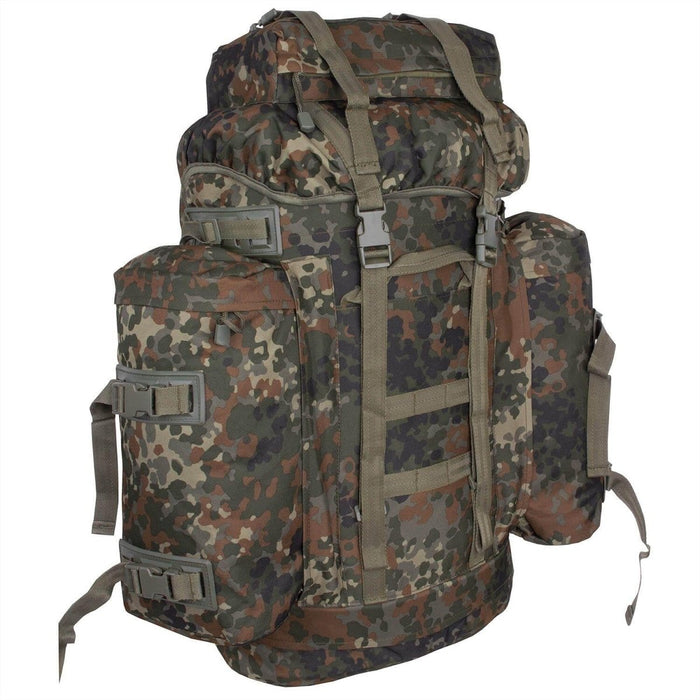 Großer taktischer A.Blochl BW Flecktarn-Tarnrucksack mit mehreren Fächern und verstellbaren Trägern für Outdoor-Trekking.