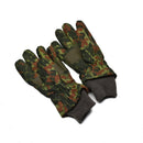Thinsulate winter gloves in Woodland Flecktarn camouflage with adjustable straps and elastic cuffs for cold weather protection