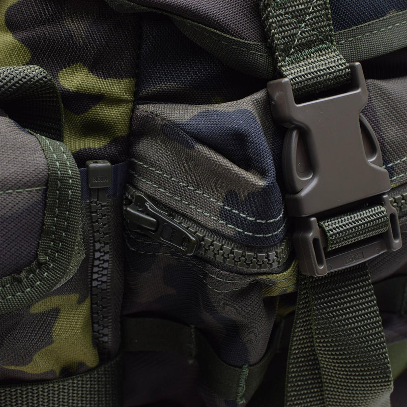 Original tschechischer Militär-Molle-Rucksack mit Schnellverschluss, Waldtarnung, 30 l