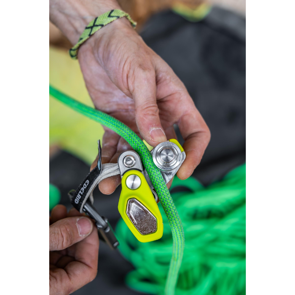 Edelrid Ohmega Kletterbremsassistent mit Seilrolle 8,6–10,5 mm Seiloase