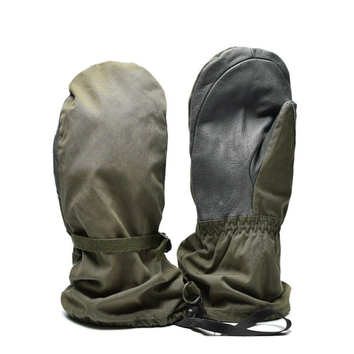 Echte olivfarbene OD GoreTex-Fäustlinge des Österreichischen Bundesheeres mit wasserdichten Lederhandflächen für den Militär- und Outdoor-Einsatz.
