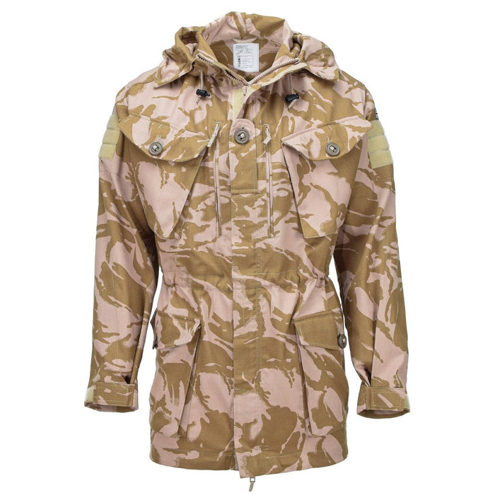 Britische Militär-Hängerjacke mit Wüstentarnung, schwer entflammbarer, winddichter Kapuzenparka für raue Bedingungen.