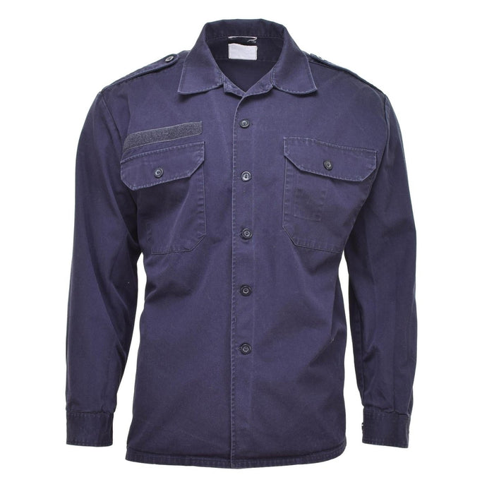 Marineblaues Langarmhemd der niederländischen Armee mit geknöpften Taschen, Manschetten und Schulterklappen. Militärjacke aus Überschuss.