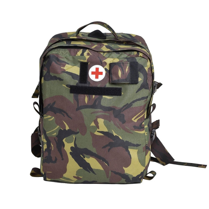 Echter niederländischer Militärsanitäterrucksack in wasserdichtem DPM-Tarnmuster mit Erste-Hilfe-Symbol und strapazierfähigem Cordura-Gewebe.
