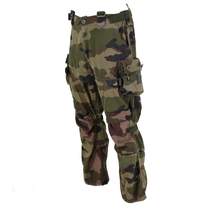 Kampfhose der französischen Armee in CCE-Tarnung mit strapazierfähigem Ripstop-Gewebe und mehreren Taschen für den taktischen Einsatz
