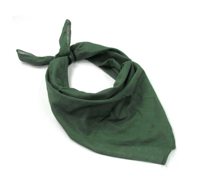 Grünes Bandana auf weißem Hintergrund