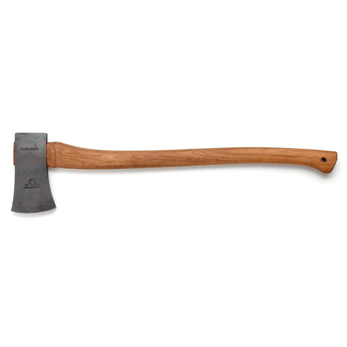 HULTAFORS Fällaxt mit robustem Griff aus Hickoryholz und scharfem Kopf aus Karbonstahl für professionelles Holzfällen.