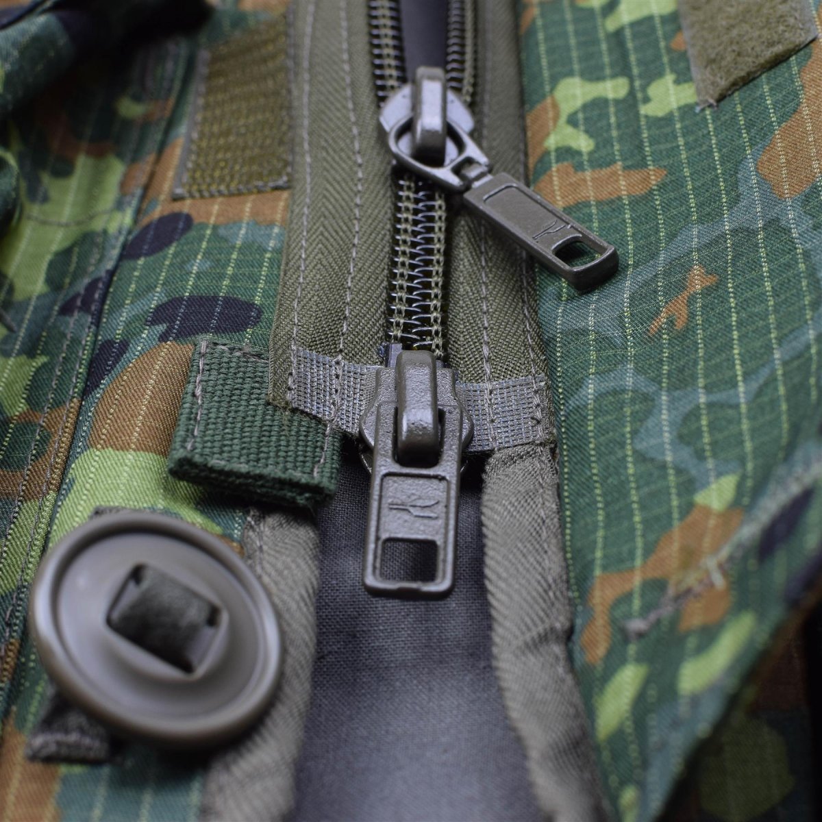 Taktische Smock-Jacke von Leo Kohler aus Ripstop-Gewebe, mit Kapuze und Cordura verstärkten Ellbogen