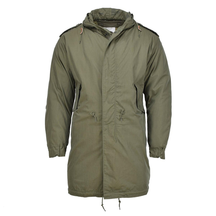 Olivgrüner MIL-TEC M51-Parka im Militärstil mit Kapuze, strapazierfähigem Stoff und gestepptem, abnehmbarem Innenfutter für vielseitige Outdoor-Bekleidung