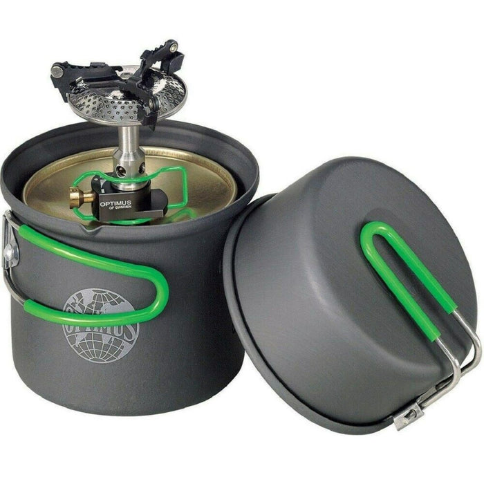 Kompaktes OPTIMUS CRUX Lite Solo-Kochsystem mit grünem Griff für leichtes Kochen im Freien beim Camping und Wandern.