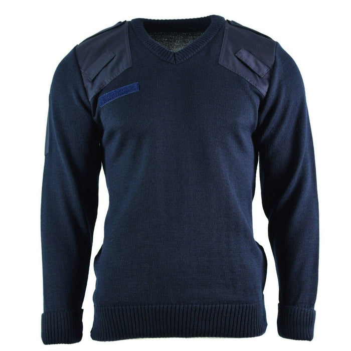 Marineblauer Commando Jumper-Pullover der britischen Armeepolizei mit V-Ausschnitt, verstärkten Schultern und gerippten Bündchen und Taille.