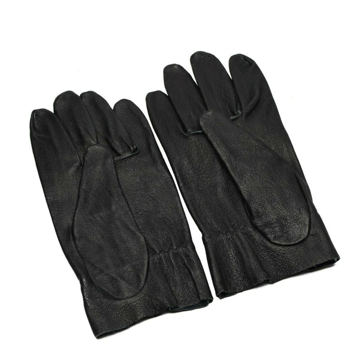 Paar originale Kampfhandschuhe der tschechischen Armee aus echtem schwarzem Leder mit strapazierfähigem und warmem Design für den Einsatz bei kaltem Wetter.