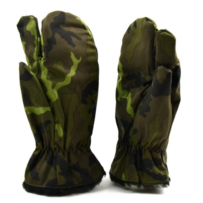 Originale Winterhandschuhe der tschechischen Armee mit Triggerfinger-Design, Tarnmuster und Fleecefutter für Wärme und Fingerfertigkeit.