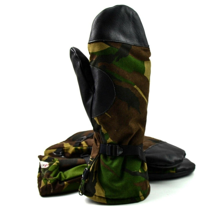 Originale DPM-Woodland-Camo-Fäustlinge der niederländischen Armee mit Ledergriff, konzipiert für Wärme und Haltbarkeit im taktischen Outdoor-Einsatz.