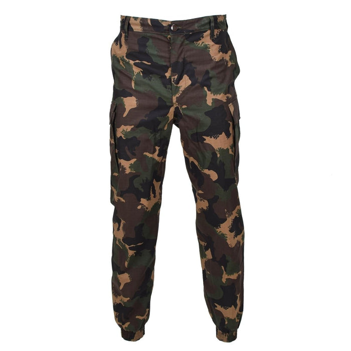 Original ungarische M1990-Militär-Sommer-Camouflage-Cargohose aus strapazierfähigem Ripstop-Gewebe mit mehreren Taschen.