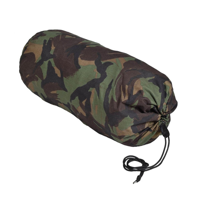 Wasserdichte Kompressions-Aufbewahrungstasche im niederländischen Militärtarnmuster zum Schutz von Camping- und Outdoor-Ausrüstung.