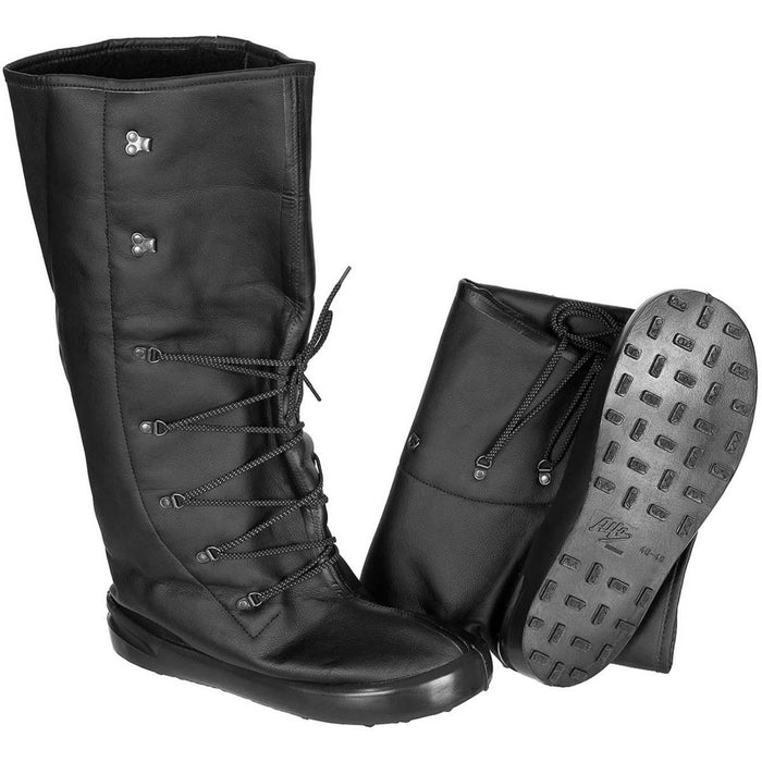 Original-Alfa-Überstiefel der norwegischen Armee aus schwarzem Leder mit Schnürsenkeln, Kunstfellfutter und strapazierfähiger Griffsohle zum Schutz vor kaltem Wetter.