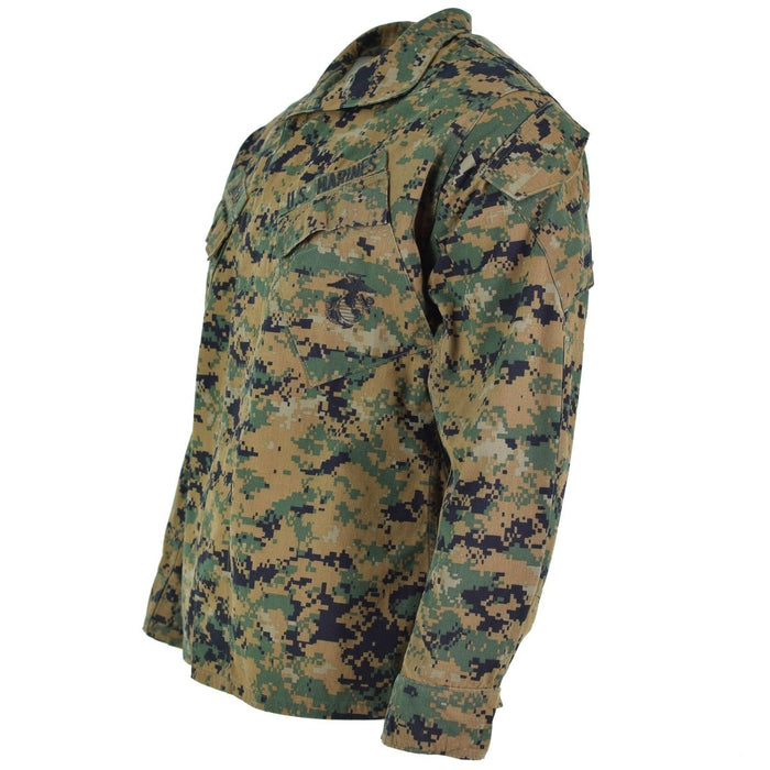 Originale digitale Woodland-Camouflage-BDU-Jacke der US-Armee mit Brust- und Armtaschen, verstellbaren Bündchen und robuster Konstruktion.