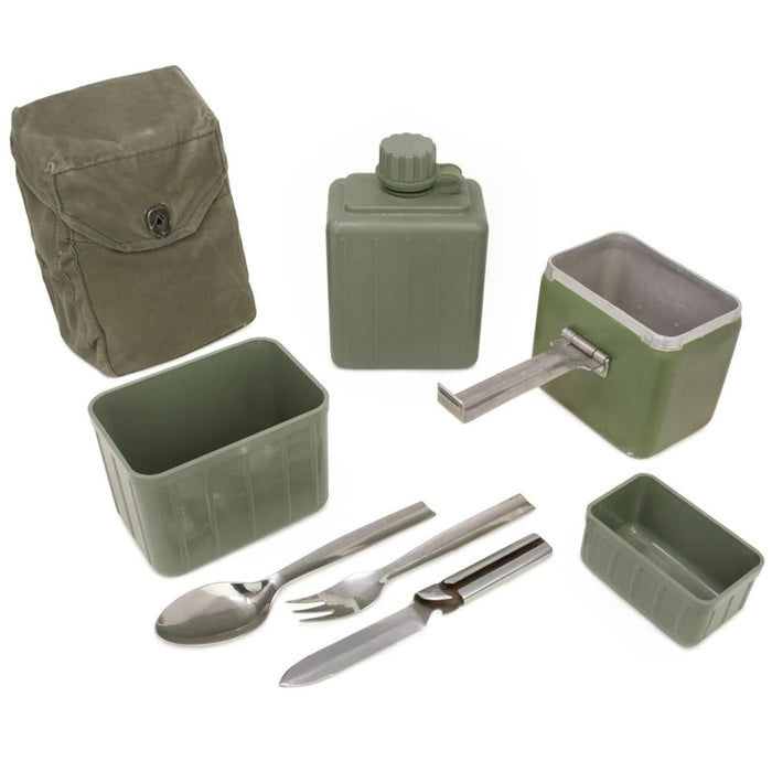 Originales jugoslawisches Militär-Essgeschirr mit Feldflasche, Topf, Utensilien und Tragetasche für den Outdoor- und Survival-Einsatz.