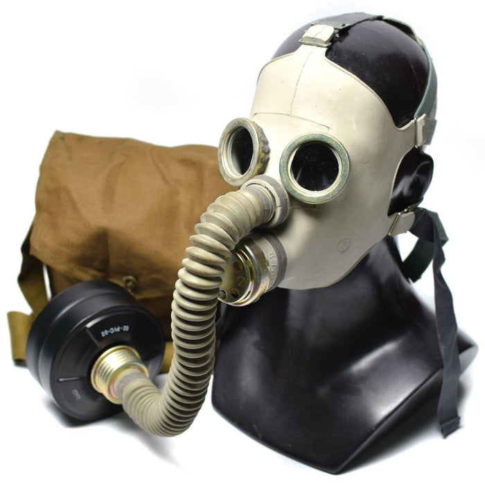 Sowjetisch-russische PDF-7-Gasmaske für Kinder mit NATO-Filter und Schlauch zum Schutz vor Bedrohungen aus der Luft.