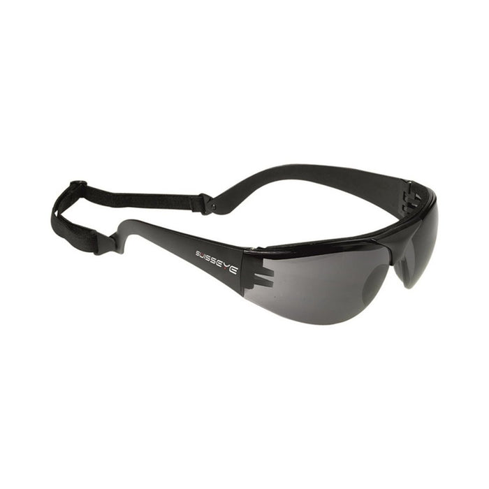 Breite SWISS EYE-Schutzbrille mit rauchfarbenen Gläsern, Antibeschlag- und Kratzschutz sowie verstellbarem Brillenband